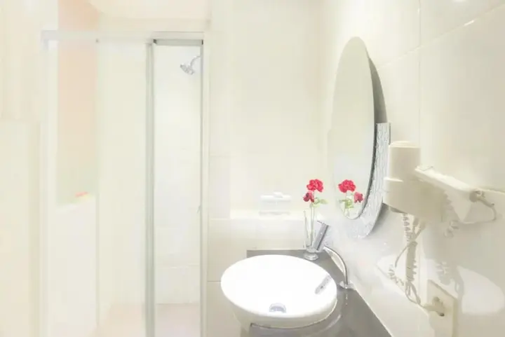Тангеранг: J hotel