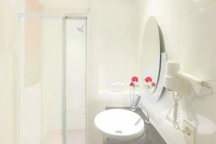 Тангеранг: J hotel