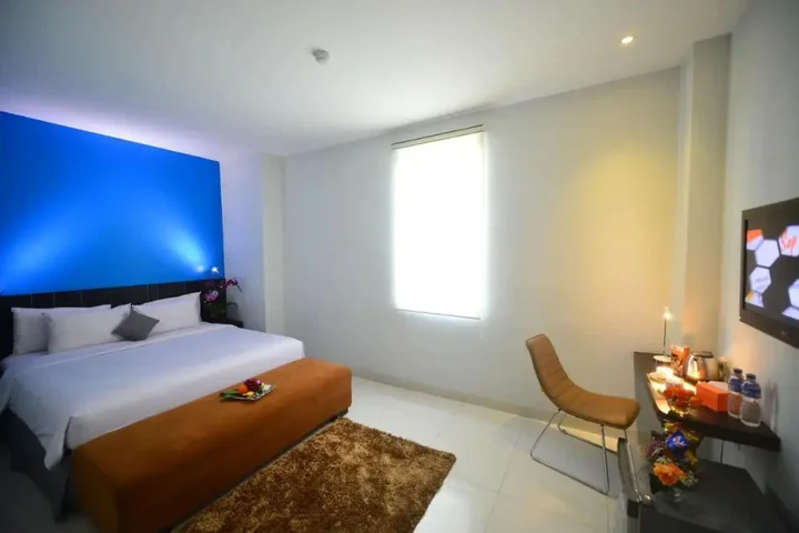 Тангеранг: J hotel