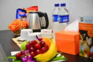Тангеранг: J hotel