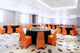 Тангеранг: J hotel