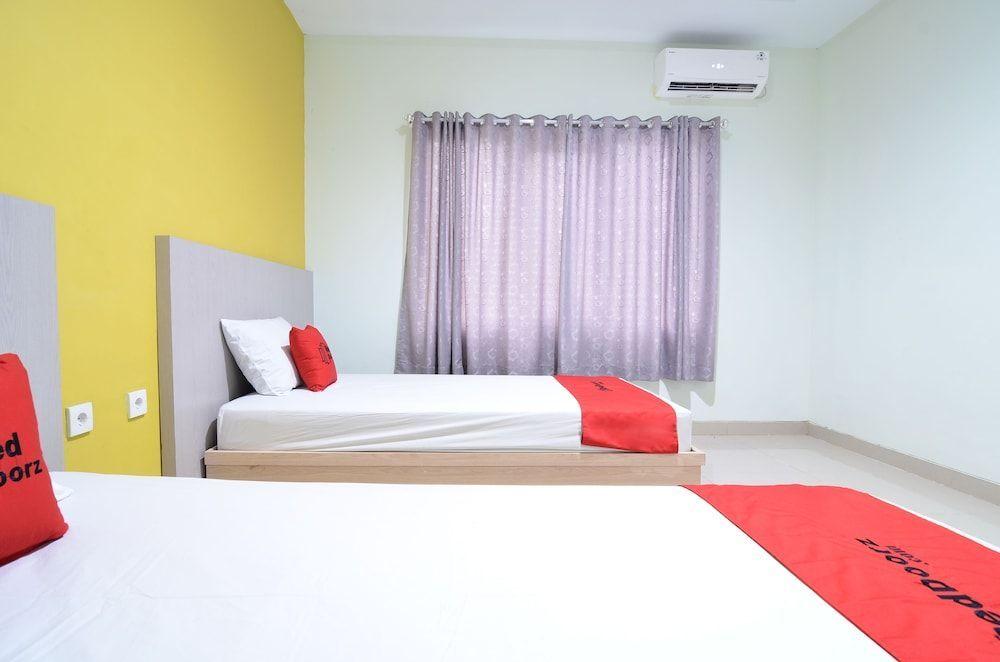 Суракарта: RedDoorz near Museum Keraton Surakarta
