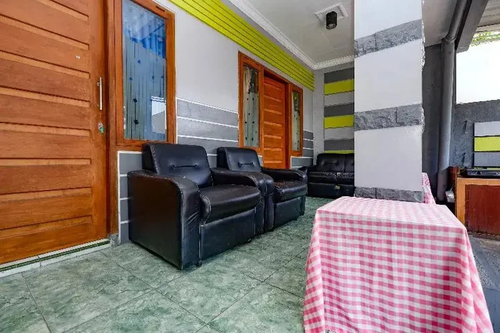 Сукохарджо: Griya Sakura Syariah Solo by OYO Rooms