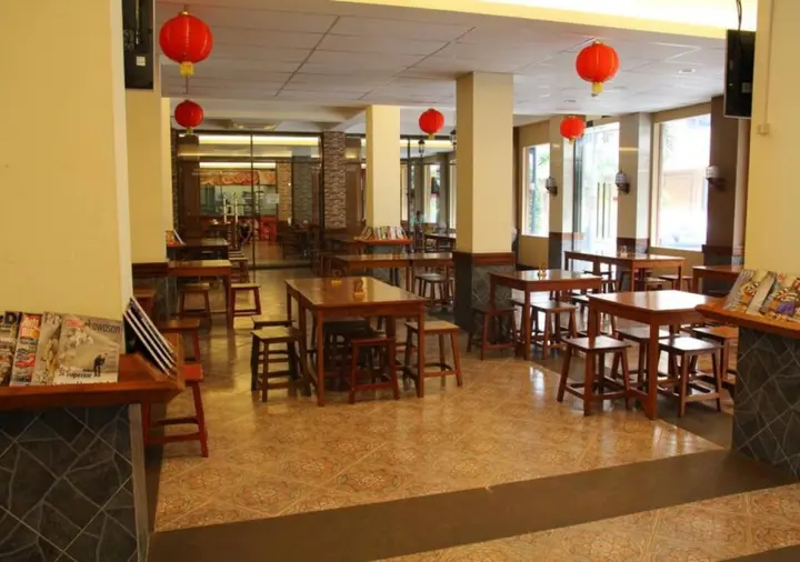 Тангеранг: Joe Hotel