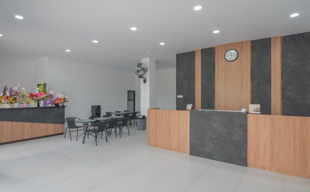 Понтианак: Reddoorz Plus @ Sepakat Dua Street