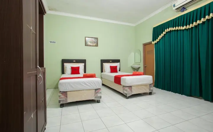 Маланг: Shafira Guesthouse By RedDoorz