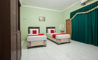 Маланг: Shafira Guesthouse By RedDoorz