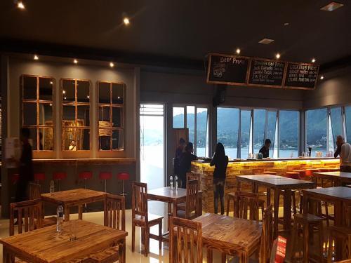 Озеро Тоба: Dginn Cafe & Bar
