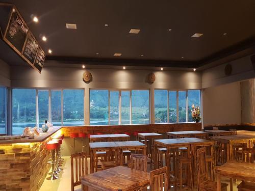 Озеро Тоба: Dginn Cafe & Bar
