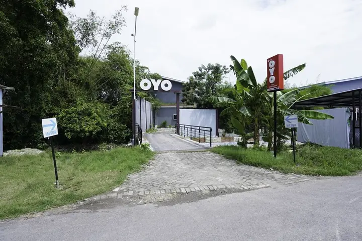 Lotus Hotel Syariah by OYO Rooms — фото 1