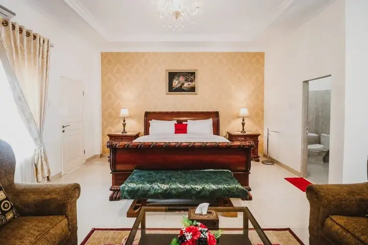 Медан: RedDoorz Plus Syariah @ Jalan Brigjend Katamso Medan
