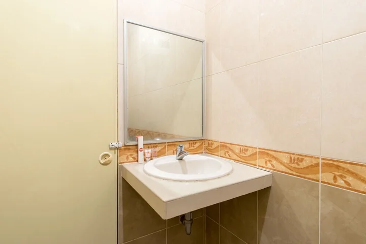 Медан: Gentala Hotel by OYO Rooms