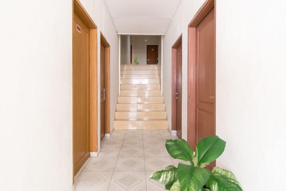 Медан: Gentala Hotel by OYO Rooms