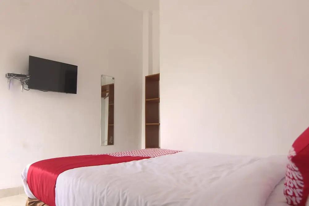 Бандар Джая: Hotel Garuda by OYO Rooms