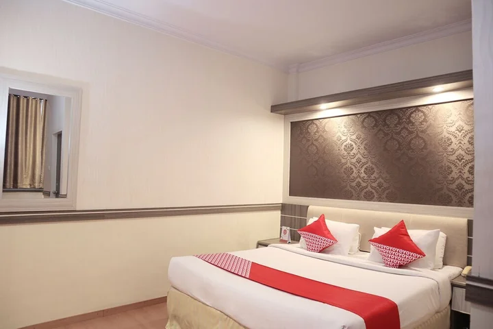 Пеканбару: Mona Plaza Hotel By OYO Rooms