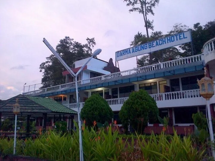 Озеро Тоба: Darma Agung Beach Hotel Parapat