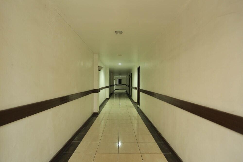Банджармасин: Hotel Sembilan Sembilan by OYO Rooms