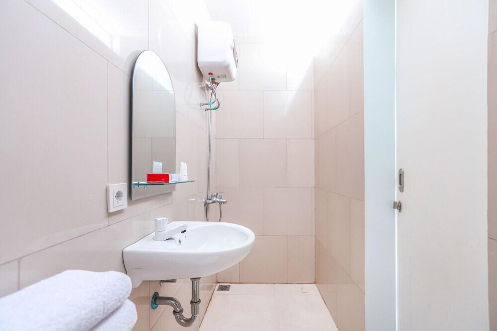 Legok: Studento Guest House by OYO Rooms