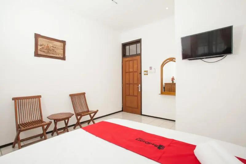 Маланг: Asri Homestay Syariah by RedDoorz