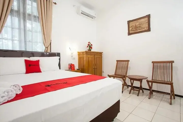 Маланг: Asri Homestay Syariah by RedDoorz