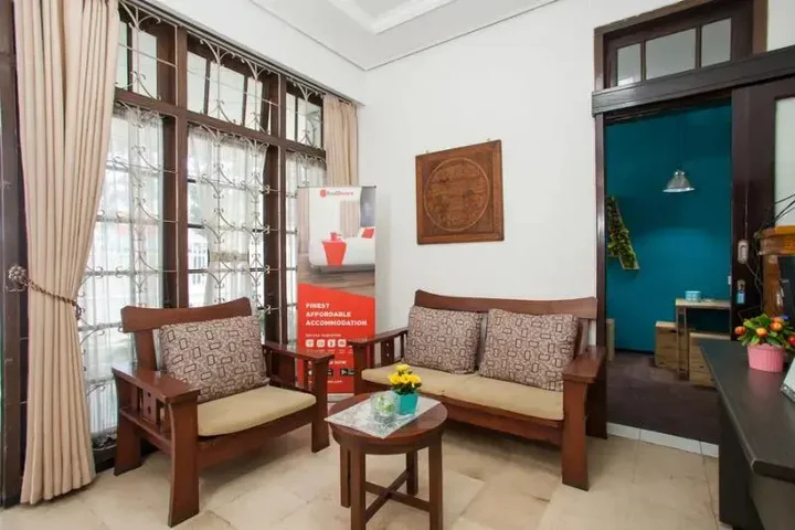 Маланг: Asri Homestay Syariah by RedDoorz