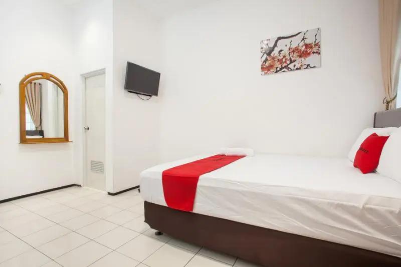 Маланг: Asri Homestay Syariah by RedDoorz