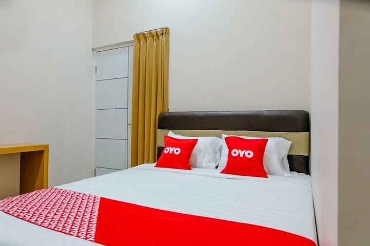 Маланг: Javas Guest House by OYO Rooms