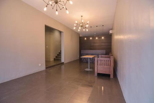 Медан: Reddoorz Plus Near Maimun Palace 2 Medan