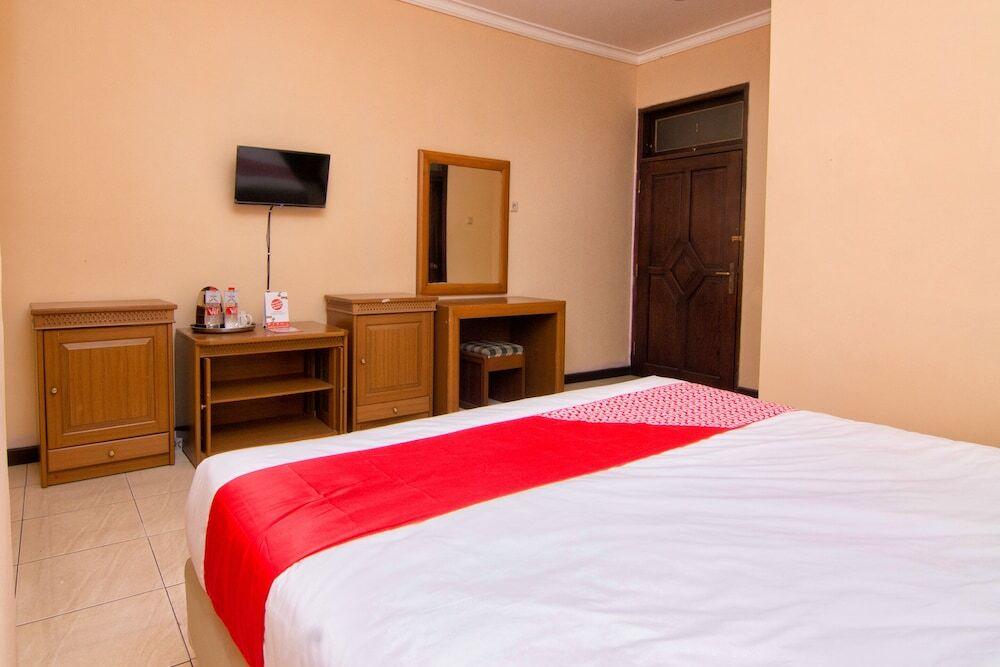 Чилачап: Hotel 3 Intan by OYO Rooms