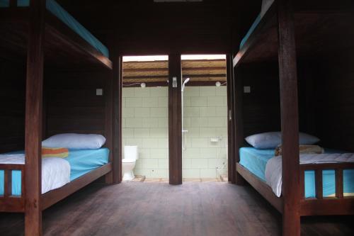Лембонган-Айленд: Titi Hostel