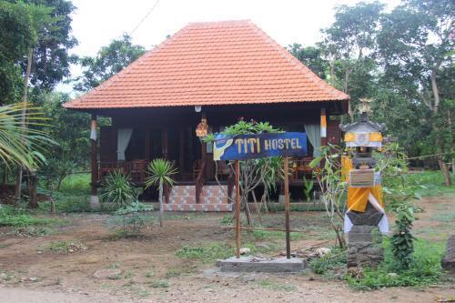 Лембонган-Айленд: Titi Hostel