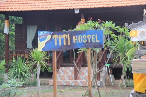 Лембонган-Айленд: Titi Hostel