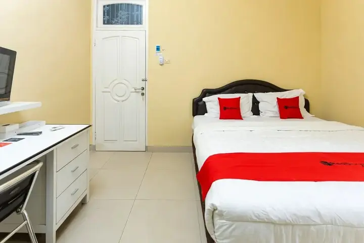 Маланг: Kost Omah Bratan by RedDoorz