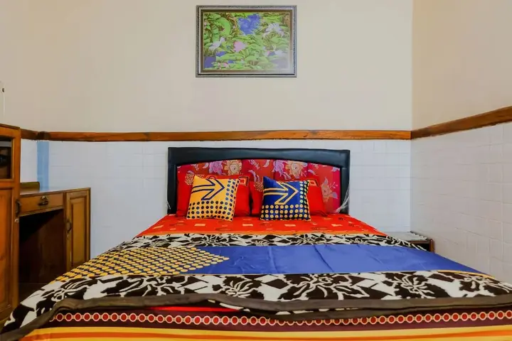 Джомбанг: Hotel Dewi by OYO Rooms