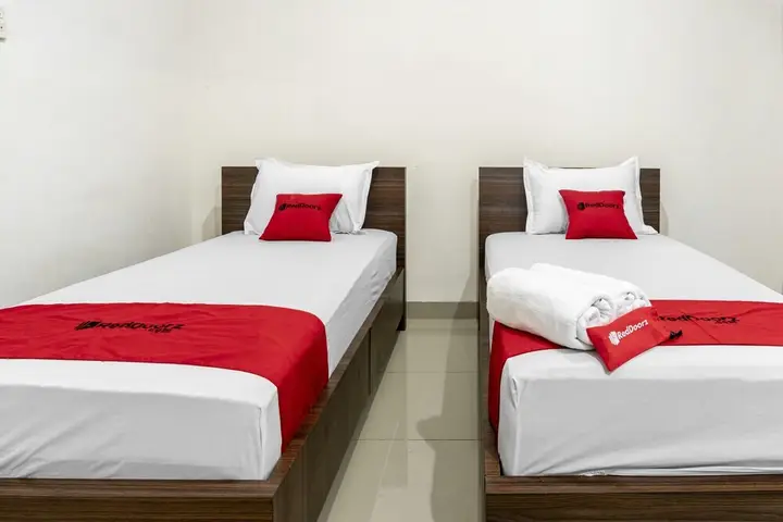 Afifah Guesthouse by RedDoorz — фото 3