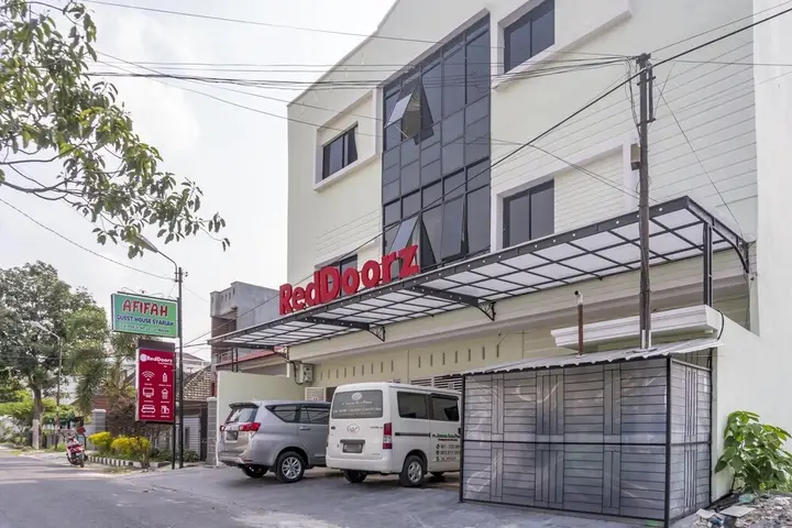 Afifah Guesthouse by RedDoorz — фото 1