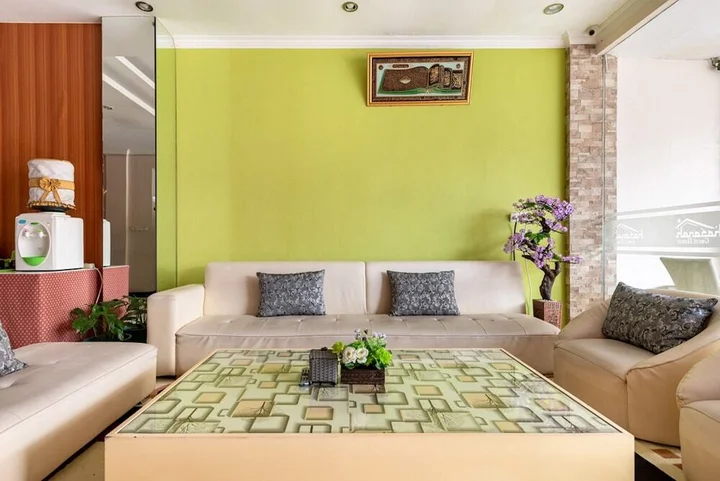Маланг: Hasanah Guesthouse by RedDoorz
