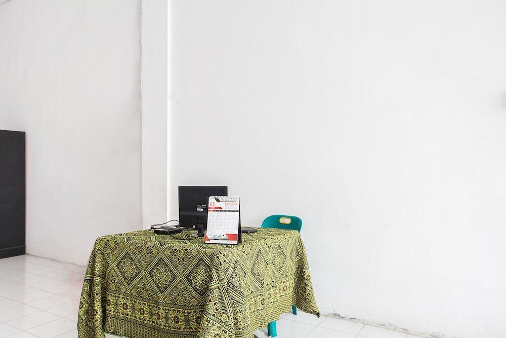 Петумбак: Hotel Anugerah by OYO Rooms
