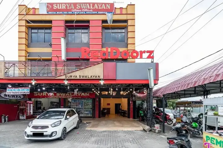 Surya Swalayan by RedDoorz — фото 1