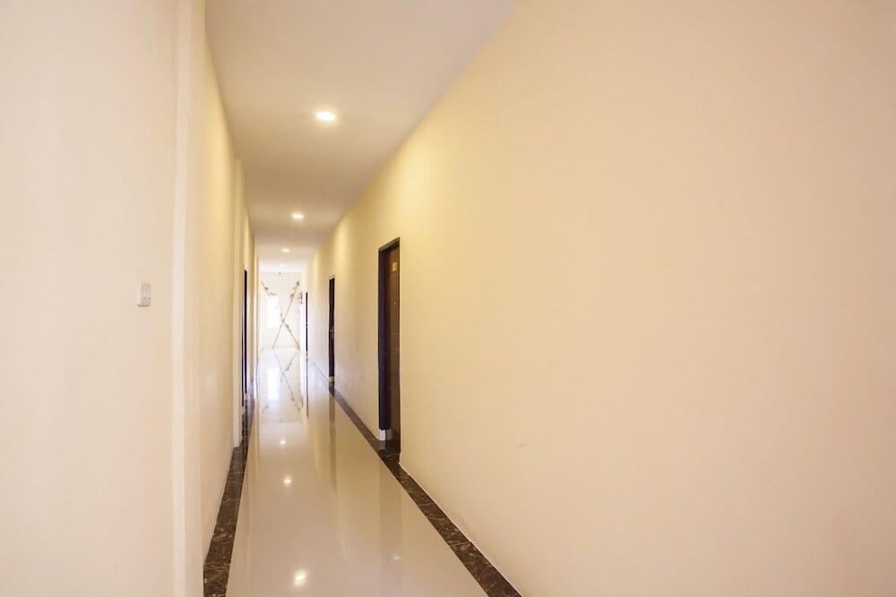 Петумбак: Hotel Winston by OYO Rooms