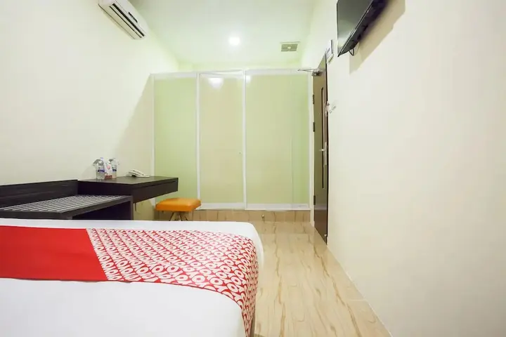 Петумбак: Hotel Winston by OYO Rooms