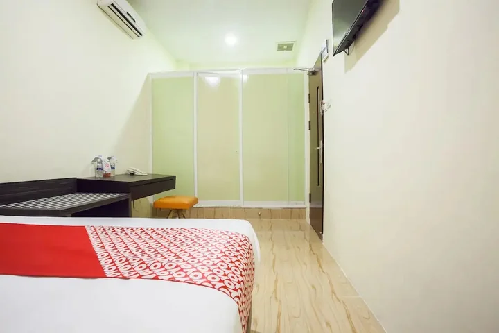 Петумбак: Hotel Winston by OYO Rooms