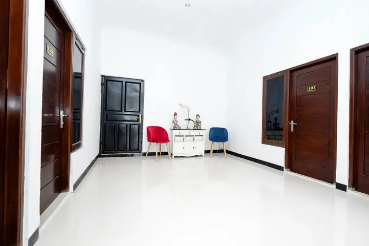 Суракарта: Four D'home