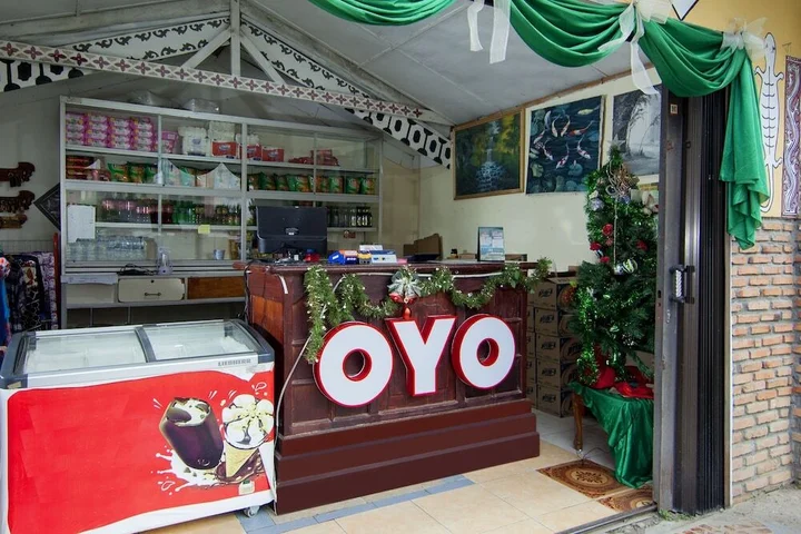 Озеро Тоба: Thyesza Hotel by OYO Rooms
