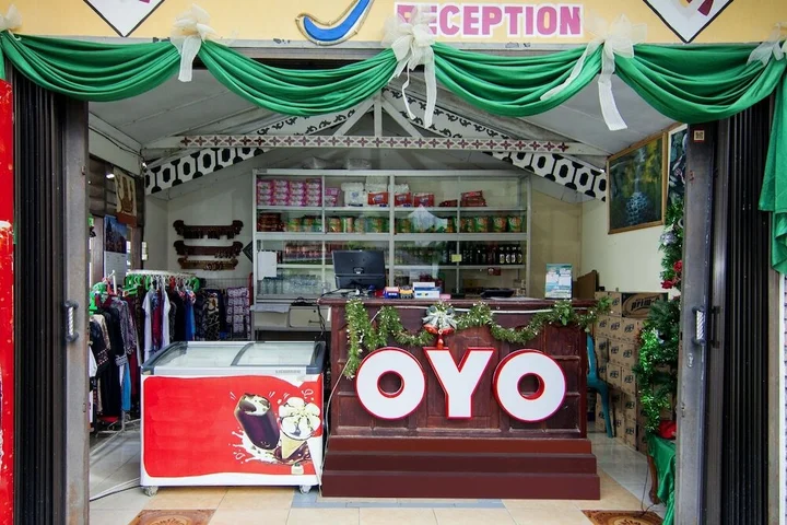Озеро Тоба: Thyesza Hotel by OYO Rooms