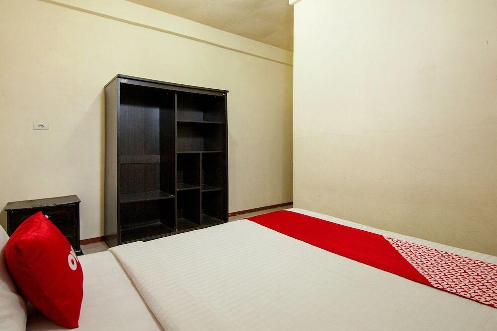Озеро Тоба: Thyesza Hotel by OYO Rooms