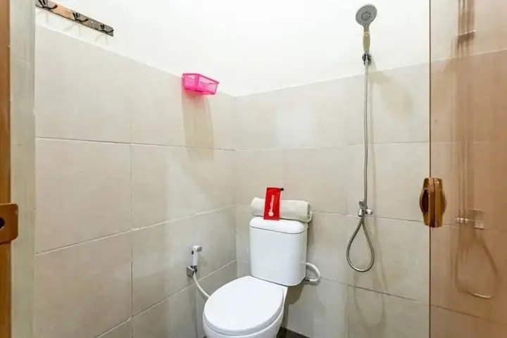 Суракарта: Kost Griya Hotasi by Reddoorz