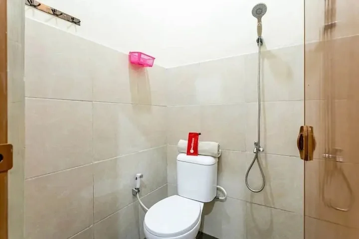 Суракарта: Kost Griya Hotasi by Reddoorz