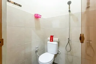 Суракарта: Kost Griya Hotasi by Reddoorz