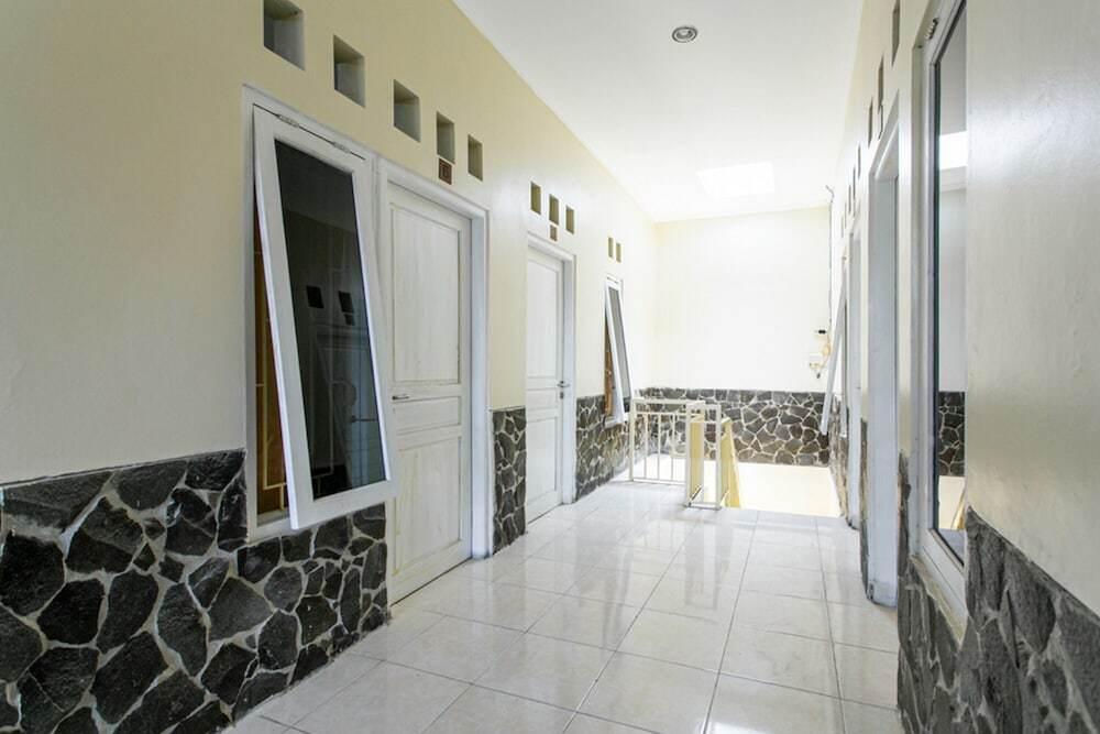 Суракарта: Kost Griya Hotasi by Reddoorz